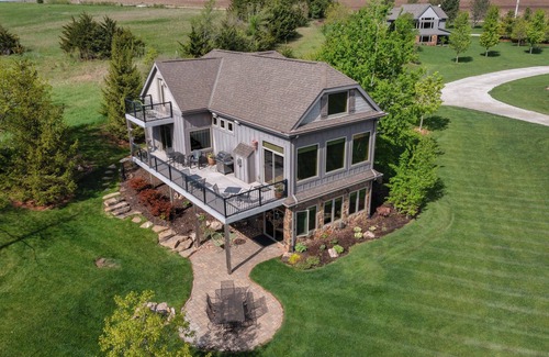 Elkhorn House | Luxury Vacation Home on with Awesome Lake Views!