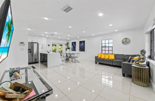 Flagami House | Luxury Vacation House in Miami’s Center!