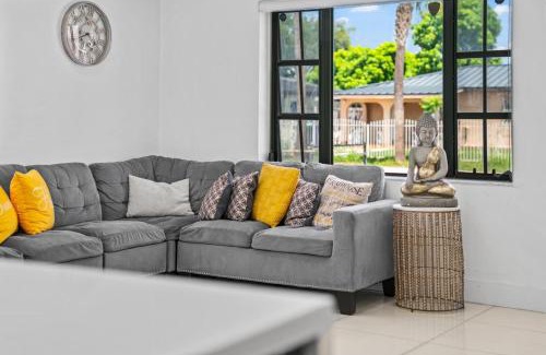 Flagami House | Luxury Vacation House in Miami’s Center!