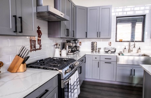 Ellensburg House | Luxury Vacation Rental with Premium Cedar Wood Sauna, Hot Tub, and Cold Plunge