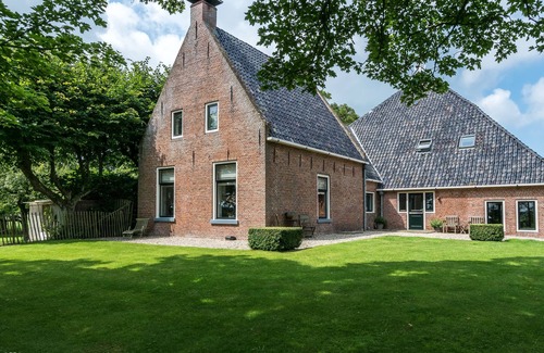 Lioessens Apartment | Luxury vacation studio near the Wadden Sea with its own private sauna.