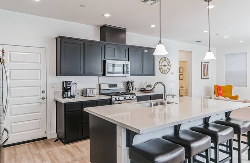 Fairfield House | Luxury valley Getaway, Napa, wine country, pvt backyard, fire pit and more.