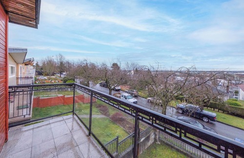 Sunset House | Luxury Vancouver 5BR Stay | Near Downtown & YVR