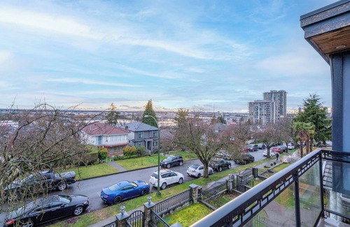 Sunset House | Luxury Vancouver 5BR Stay | Near Downtown & YVR