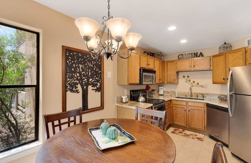 Tucson Condo | Luxury Ventana Canyon Retreat, Hiking, Pools, Tennis and More!