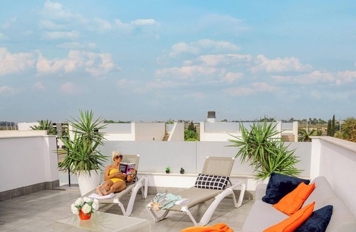 Los Cuarteros Villa | Luxury Villa Pool, 10 mins Walk to Beach & Golf near by