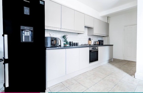 Coventry House | Luxury Victorian House Sleeps 11 Wheelchair Accessible FREE SUPERFASTER WIFI