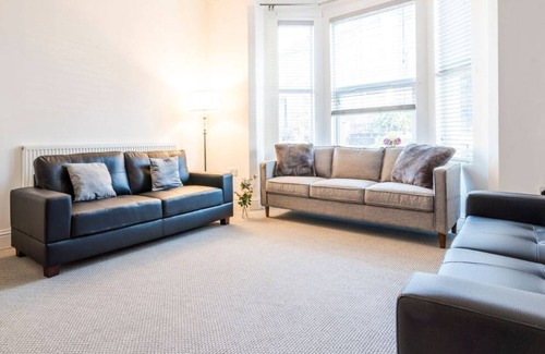Coventry House | Luxury Victorian House Sleeps 11 Wheelchair Accessible FREE SUPERFASTER WIFI