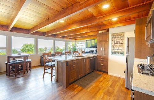 Mount Helix House | Luxury View Home Perfect for SD Getaway Sleeps 12