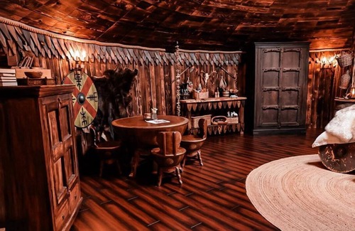 Auburn Cabin | Luxury Viking Themed Yurt! A Glamping and Spa experience 35 miles from Seattle!
