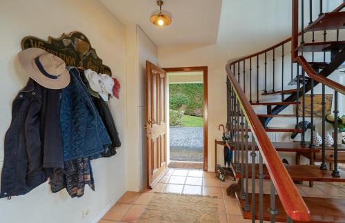 Santo da Serra Villa | Luxury VILLA CAMÉLIA. Mountains, golf, horses, levada walks.