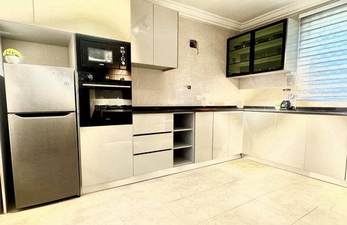 Teshie Villa | Luxury Villa - 4BR/4.5BA - WiFi - 5Min From Labadi Beach/Car+Driver Rental