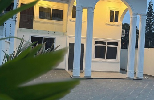 Teshie Villa | Luxury Villa - 4BR/4.5BA - WiFi - 5Min From Labadi Beach/Car+Driver Rental