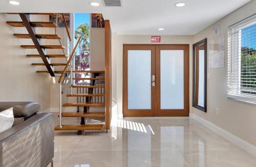 South Lake Villa | Luxury Villa 5BR and 3BR in Hollywood Lakes near Beach