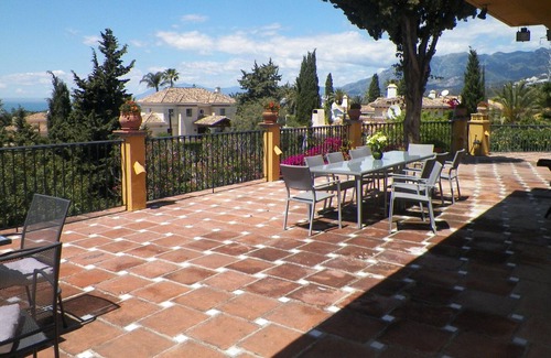 Urbanizacion el Rosario Villa | Luxury villa 6 bedrooms 6 bathrooms en suite. 700m2 terraces / 3. 500m2 garden