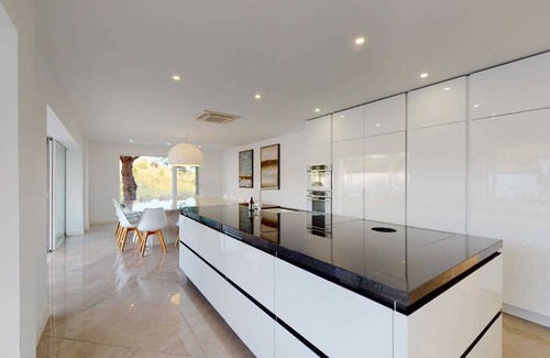 Monte Francisco Villa | Luxury villa, 6 ensuite bedrooms, private heated pool, walk to restaurants.