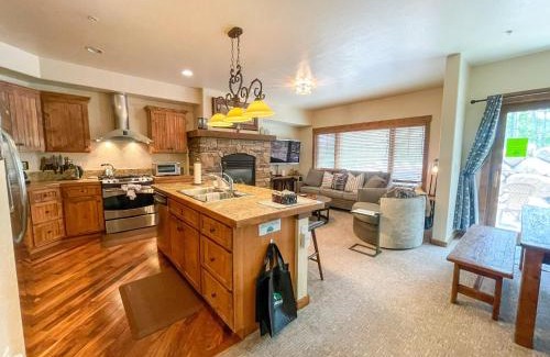 Bear Crossing House | Luxury Villa 835 I Hot Tub I Great Views I Best Price I FREE Adventures Daily