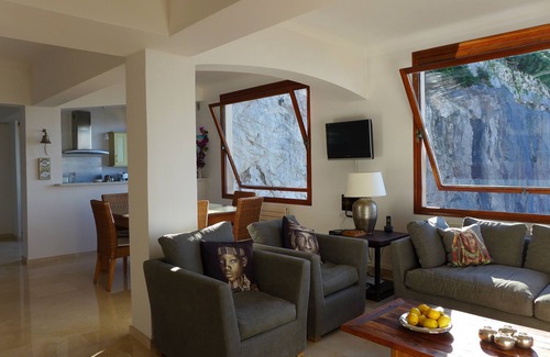Mont Boron Apartment | Luxury villa apartment with panoramic sea views and small private garden