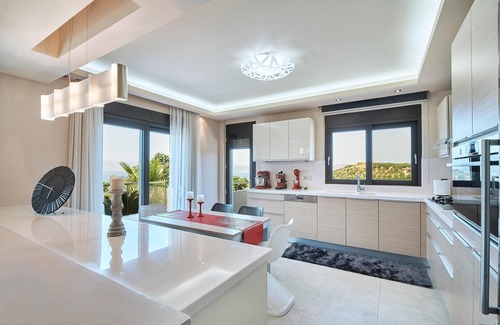 Kissamos Villa | Luxury Villa Argi Infinity Pool