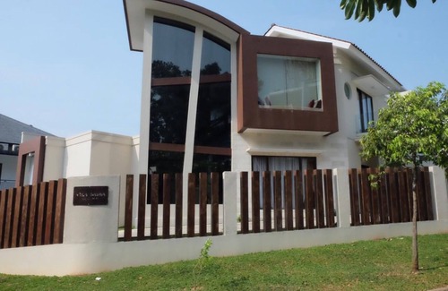 Cijayanti Villa | - Luxury Villa at Sentul. Beautifully decorated, fully equipped, private pool