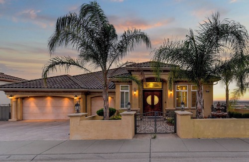 Folsom House | Luxury Villa at Terrazzo Hill