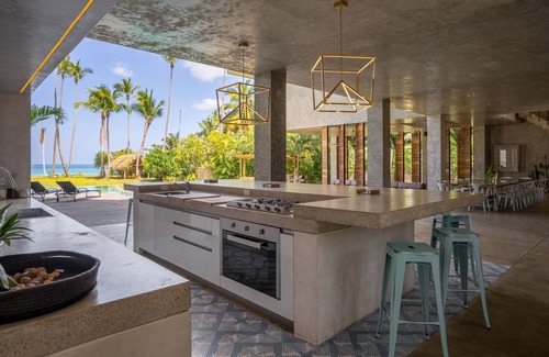 Las Terrenas Villa | Luxury Villa Beach Front 12 Bedrooms, Giant Jacuzzi