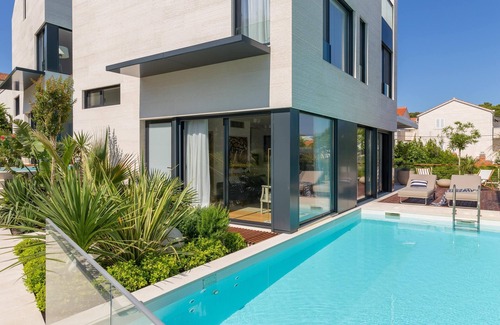 Sutivan Villa | Luxury Villa Beta Prestige with Pool