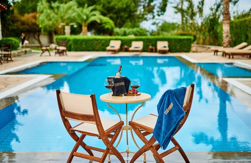 Tripitos Apartment | Luxury villa by the pool in Crete