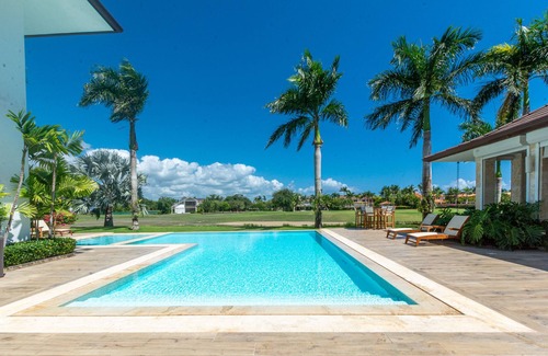 Las Palmas Villa | Luxury Villa close to the Beach and Marina