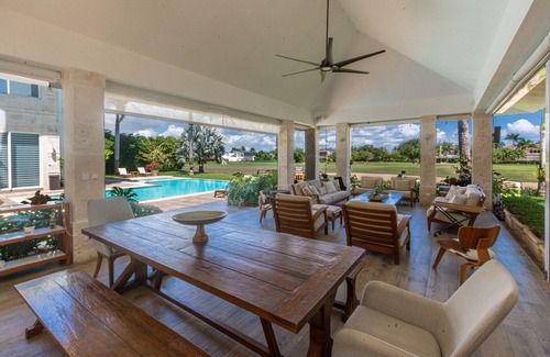 Las Palmas Villa | Luxury Villa close to the Beach and Marina