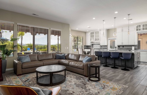 Fallbrook House | Luxury Villa Close to your wedding venues, Golf and Wineries