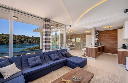 Sutivan Villa | Luxury Villa Fly me to the Moon with Pool