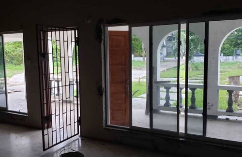 Negril Villa | Luxury Villa for Families and groups - with beach access