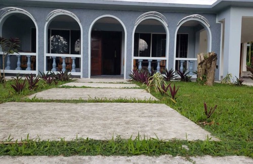 Negril Villa | Luxury Villa for Families and groups - with beach access