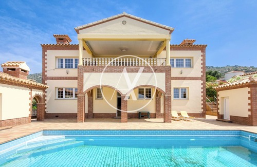 Palau-Saverdera Villa | Luxury villa for vacation rental