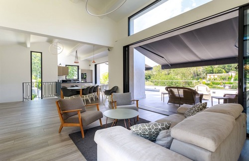 Les Maillans Villa | Luxury Villa with 15m Heated Infinity Pool & Pool House