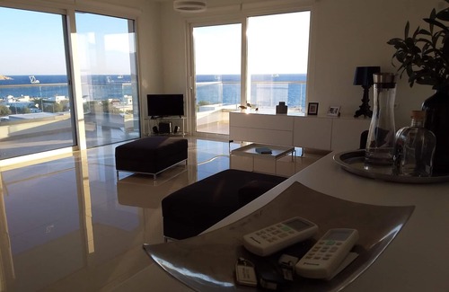 Kalamaki Villa | Luxury villa with sea views and a few steps to the beach