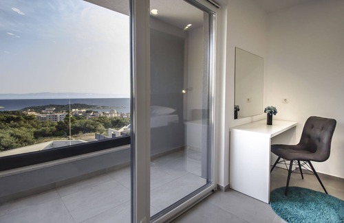 Zelenka Villa | Luxury Villa High Hopes with Pool