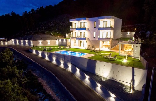 Zagore Villa | Luxury Villa Amataa - 38m2 heated pool, jacuzzi, sauna, family, stylish, pets allowed