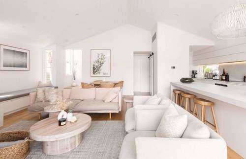 Burleigh Waters Villa | Luxury Villa in heart of Burleigh- Long term rental minimum 3 mths pet friendly