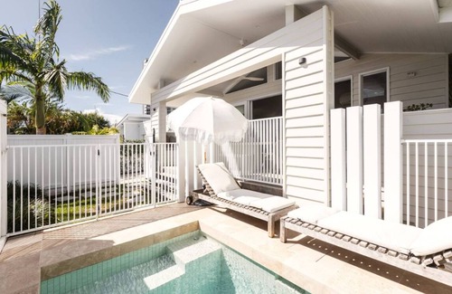 Burleigh Waters Villa | Luxury Villa in heart of Burleigh- Long term rental minimum 3 mths pet friendly