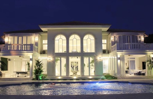 Playa Blanca House | Luxury Villa in Buenaventura