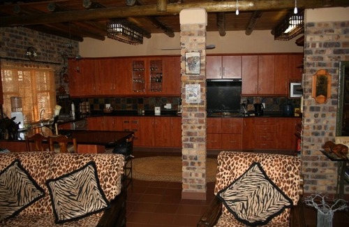 Marloth Park Villa | Luxury villa in Marloth Park among roaming wildlife and free 24/7 WIFI!
