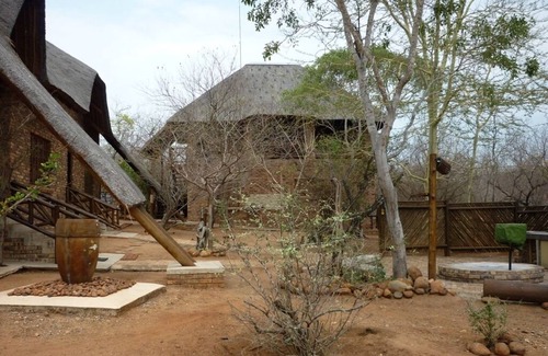 Marloth Park Villa | Luxury villa in Marloth Park among roaming wildlife and free 24/7 WIFI!