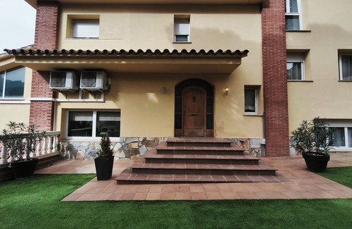 Vallromanes Ski Chalet | Luxury Villa in Vallromanes - Nature, Pool, Views, Close to Barcelona & Beach.