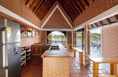 El Penol Villa | Luxury villa/jet ski/boat/launch/reservoir front/wifi
