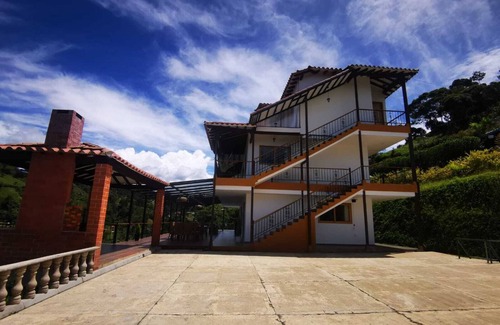 El Penol Villa | Luxury Villa - Las Palmas in El Penol