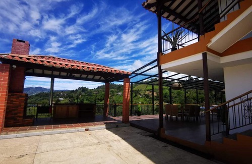 El Penol Villa | Luxury Villa - Las Palmas in El Penol