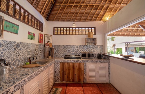 Dyanapura Villa | LUXURY Villa La plancha BEACH, 200m to the Beach, Heart of Seminyak, 300m