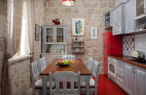 Cove Rogacic Villa | Luxury Villa Lighthouse Beyond